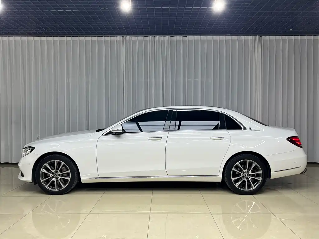 Mercedes-Benz E-Class — миниатюра 4