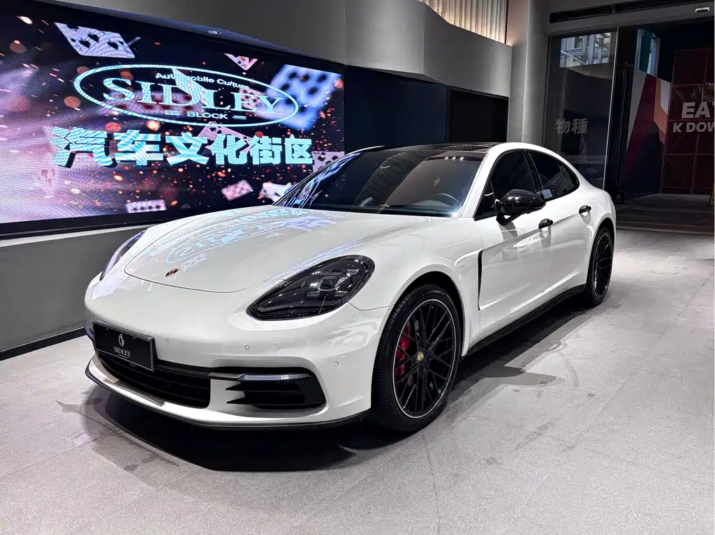 PORSCHE PANAMERA