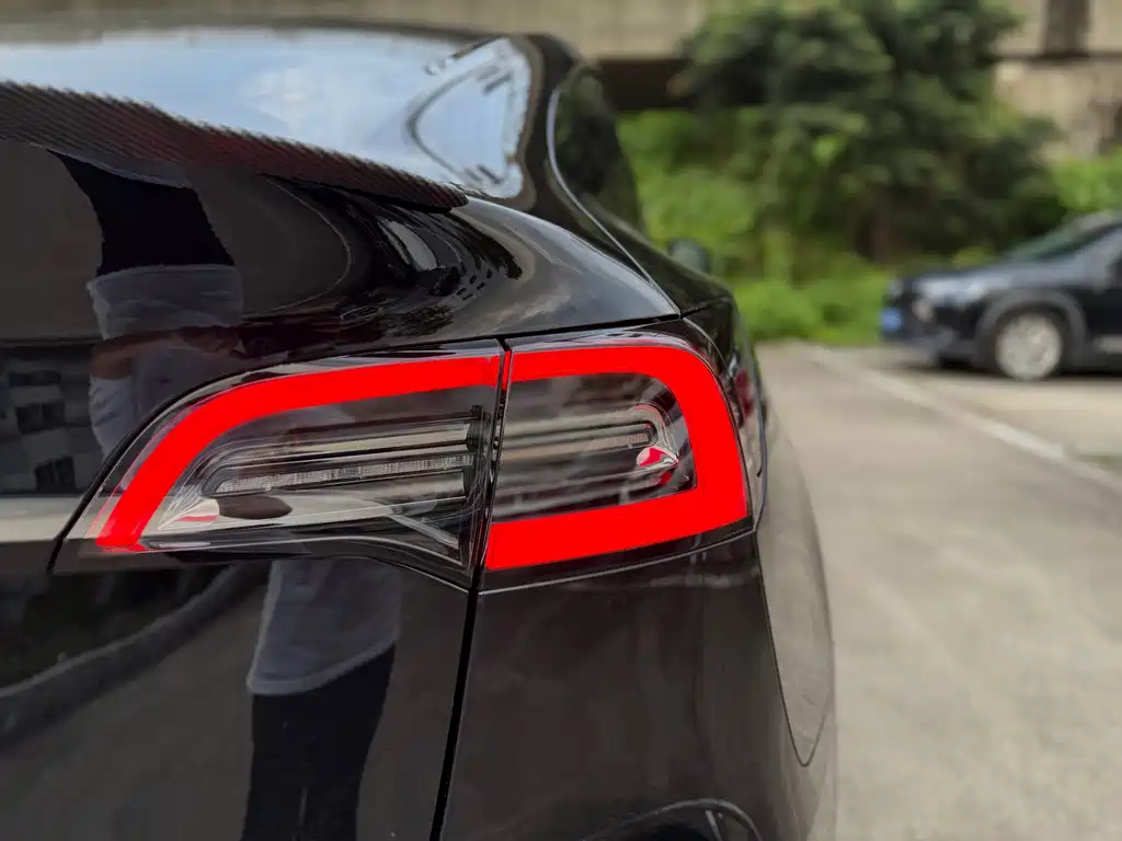 Tesla Model Y — миниатюра 19