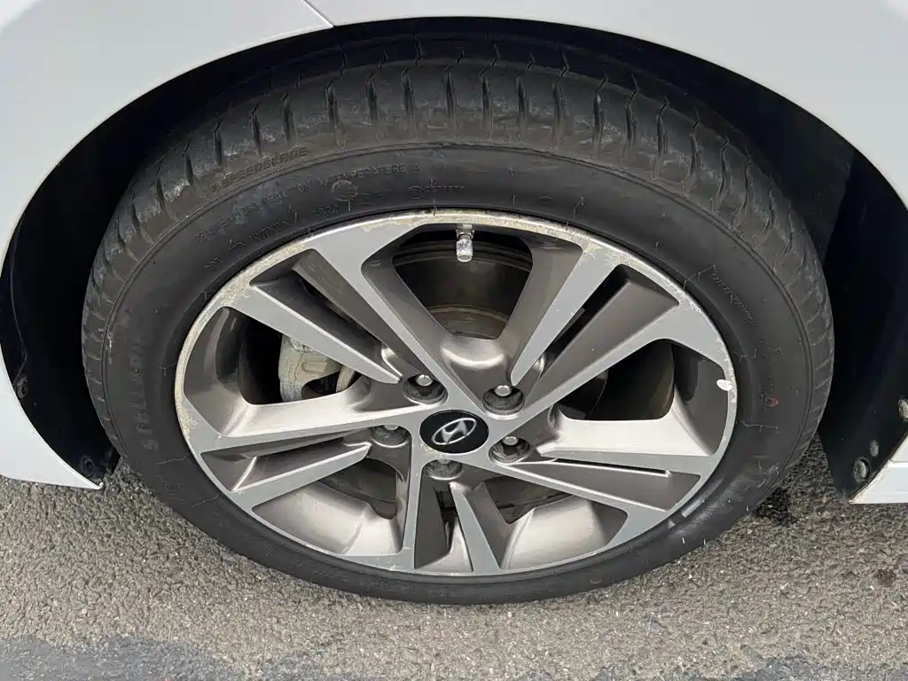 Hyundai Elantra — миниатюра 17