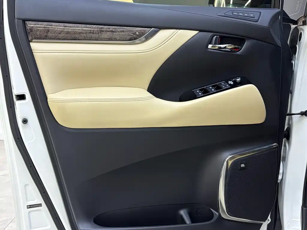 Toyota Vellfire — миниатюра 11