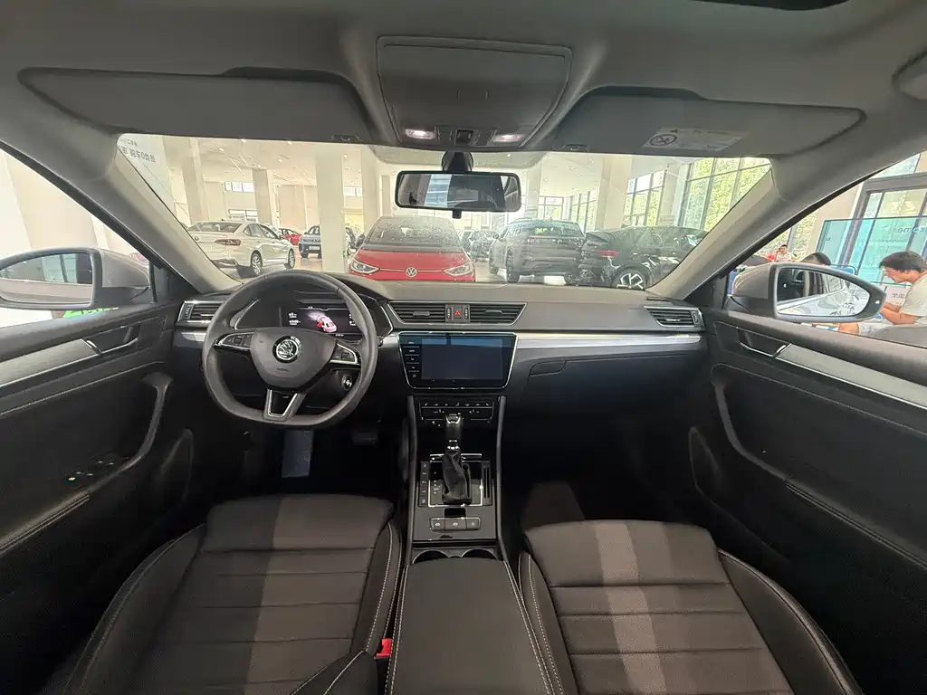 Skoda Superb — миниатюра 5