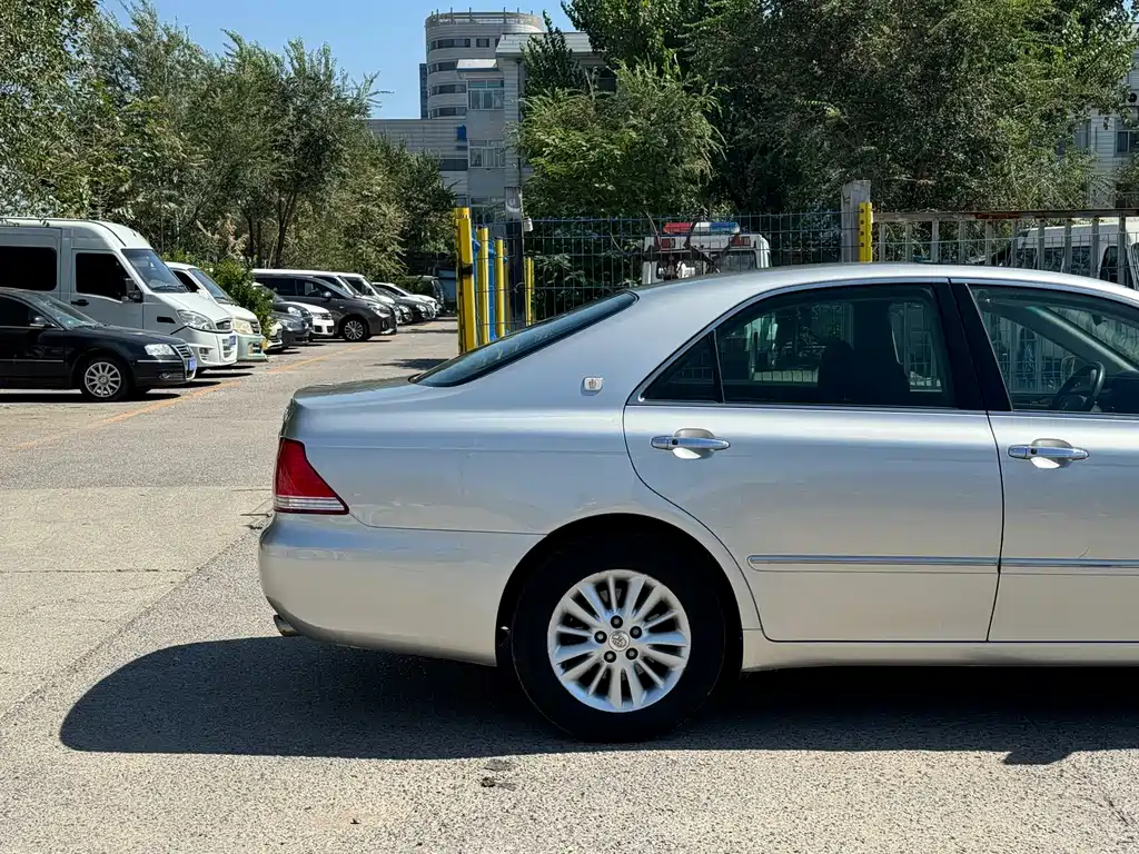 Toyota Crown — миниатюра 7