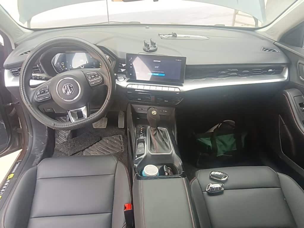 MG MG5 1.5 л 2023 г. Серебристо-серый, пробег 7800 км