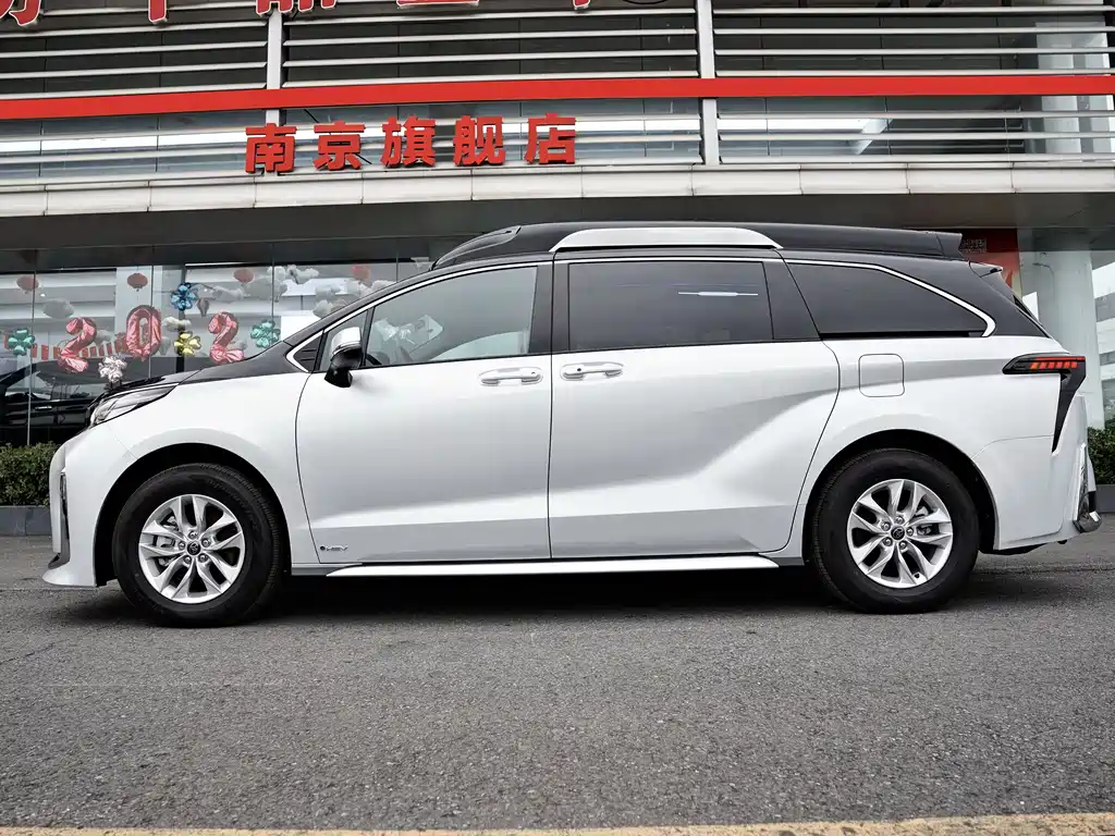 Toyota Granvia 2024 2.5L Comfort