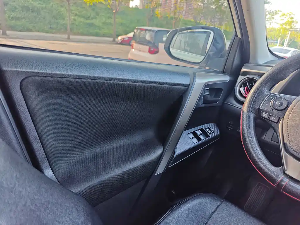 Toyota RAV4 — миниатюра 16