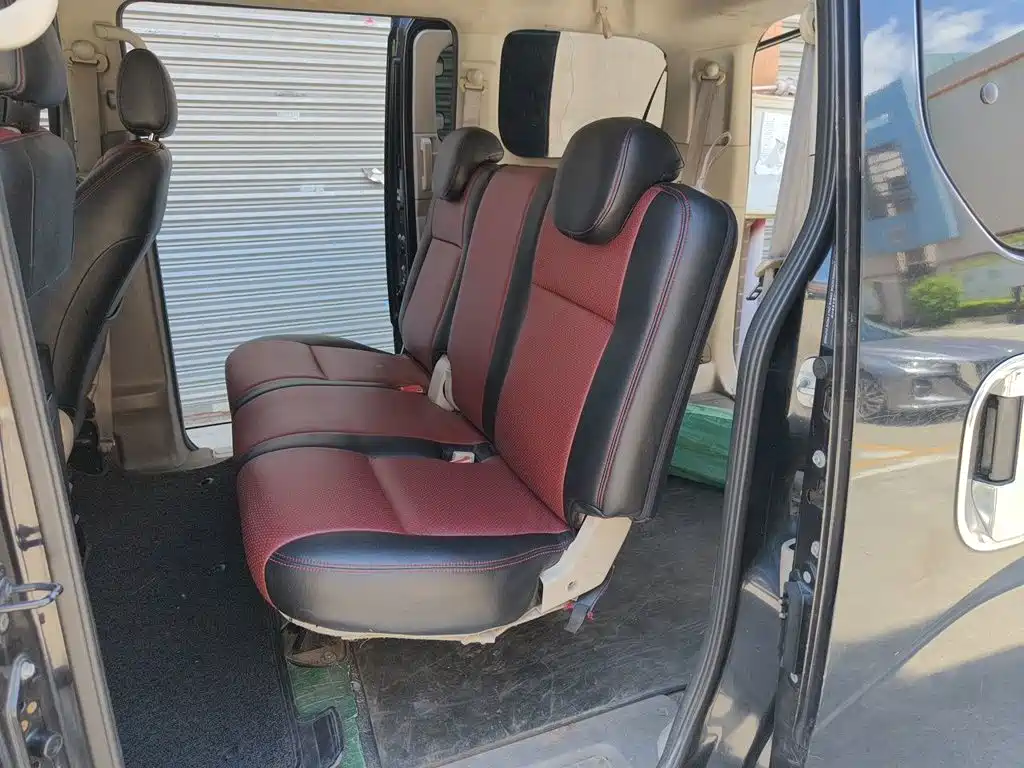 Nissan NV200 — миниатюра 15