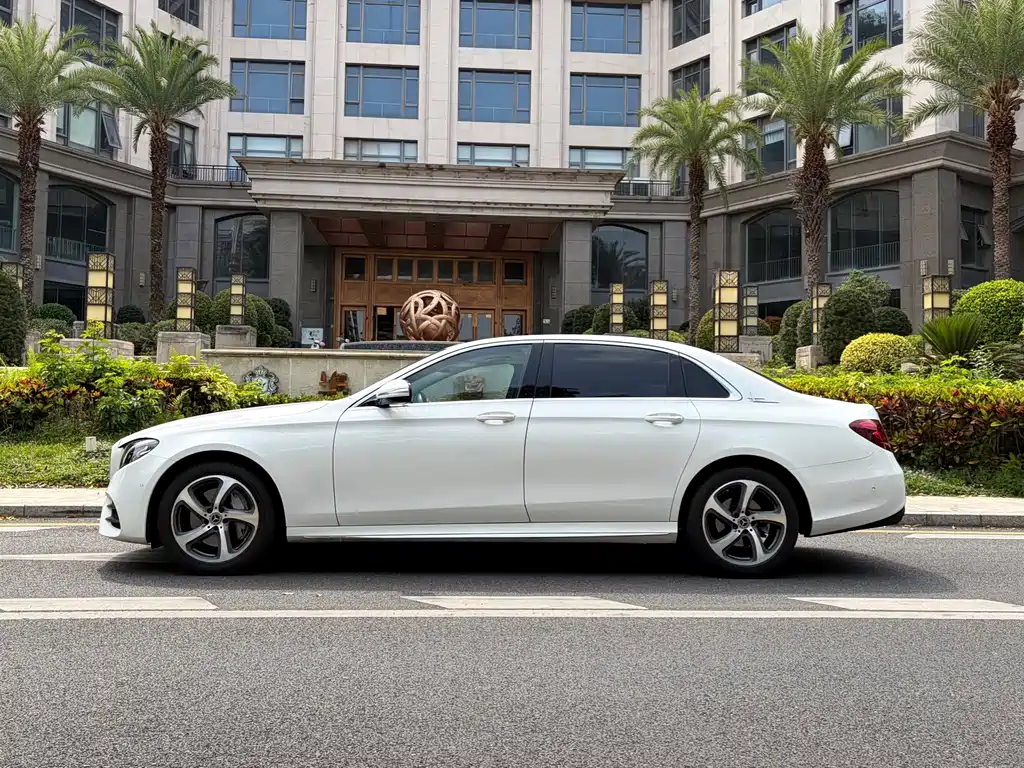 Mercedes-Benz E-Class — миниатюра 5