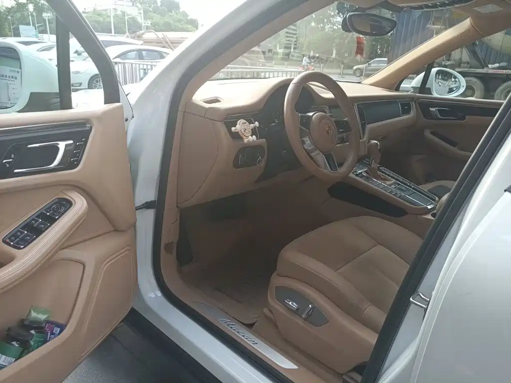 Porsche Macan — миниатюра 12