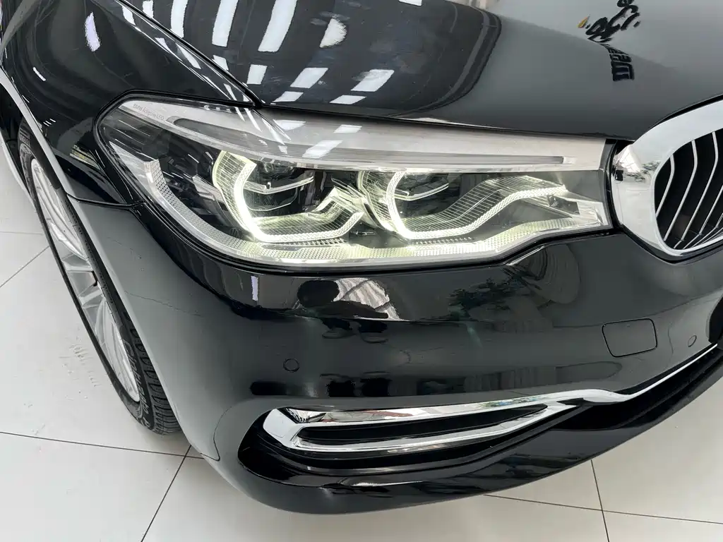 BMW 5 Series — миниатюра 9