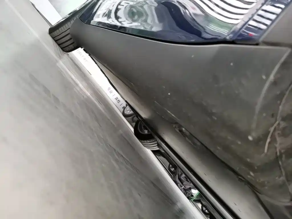 Tesla Model Y — миниатюра 21
