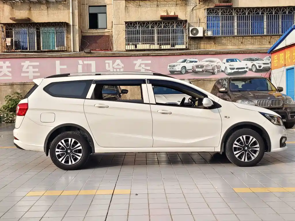 Baojun 310W — миниатюра 4