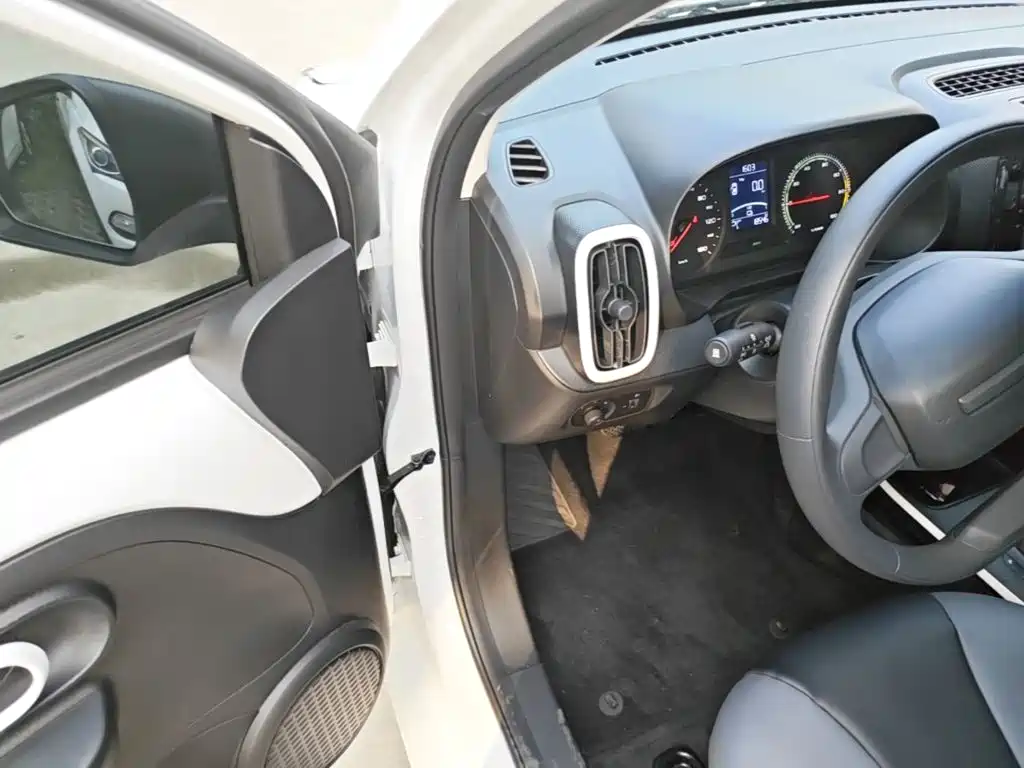 Roewe Clever — миниатюра 16