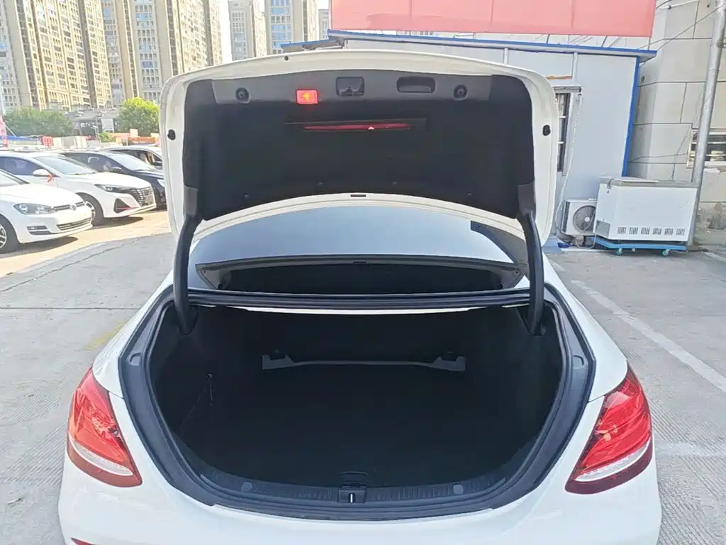 Mercedes-Benz E-Class — миниатюра 19