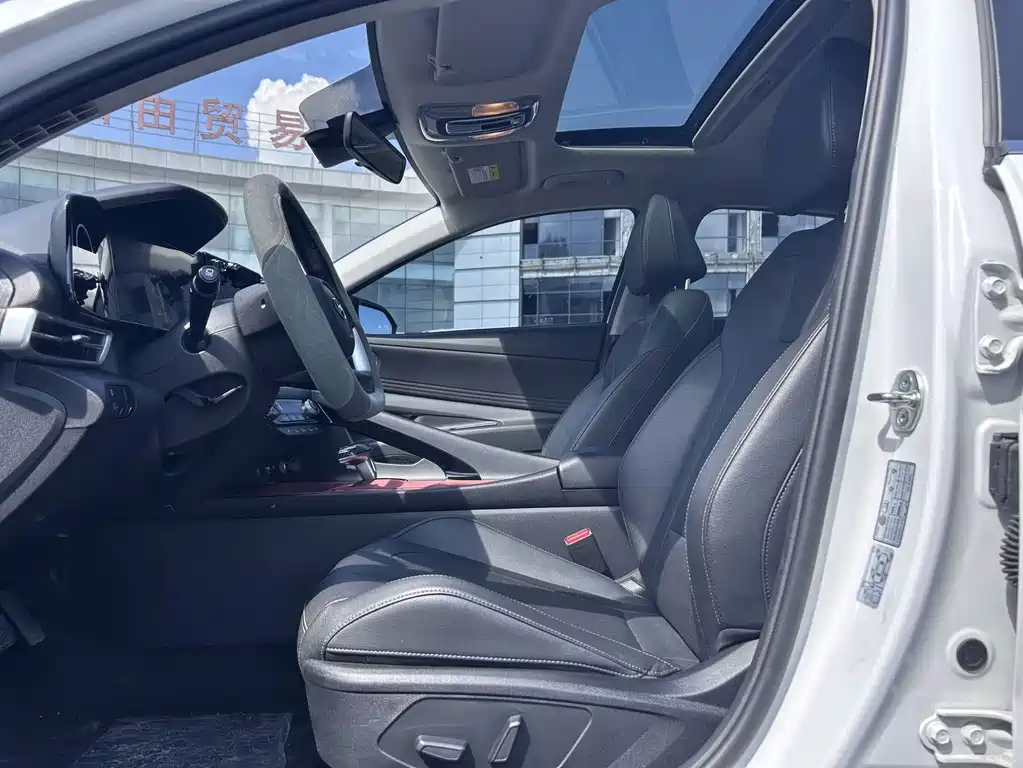 Hyundai Elantra — миниатюра 6