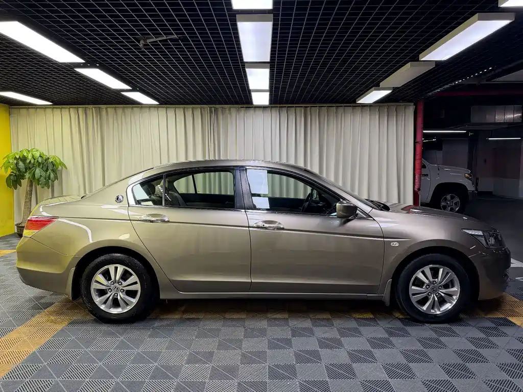 Honda Accord — миниатюра 12