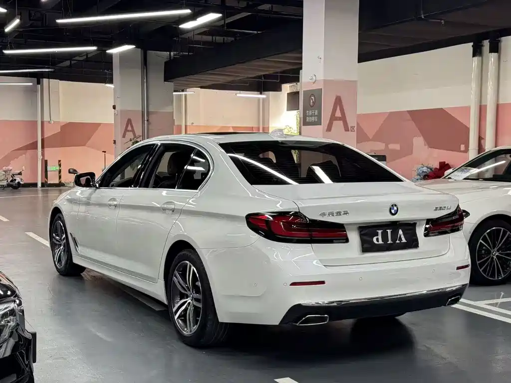 BMW 5 Series — миниатюра 8