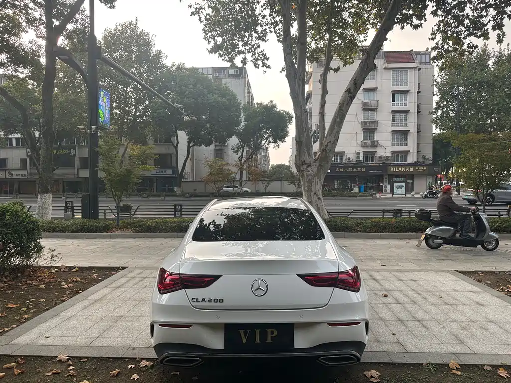 MERCEDES-BENZ CLA