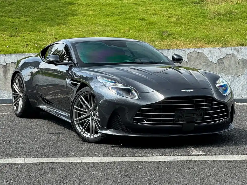 Aston Martin DB12 — миниатюра 4