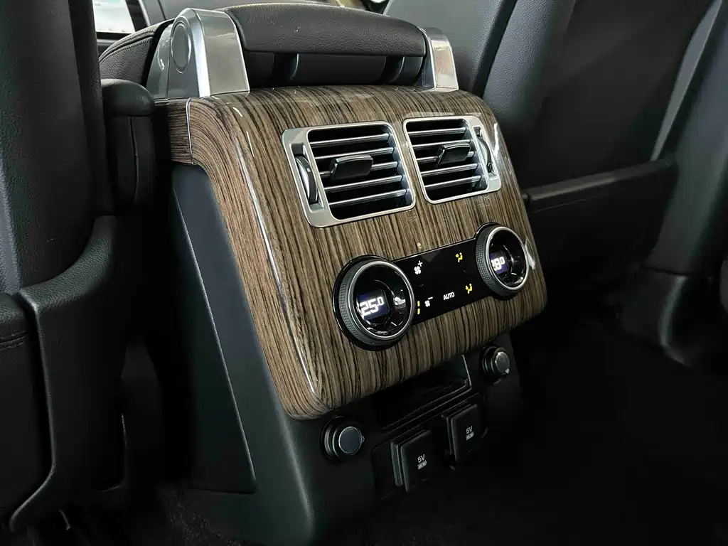 Land Rover Range Rover — миниатюра 12