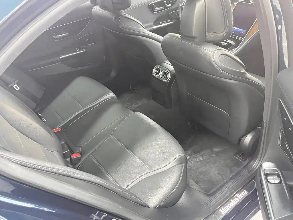 Mercedes-Benz C-Class — миниатюра 13