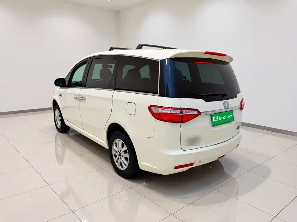 Luxgen Big 7 MPV — миниатюра 4