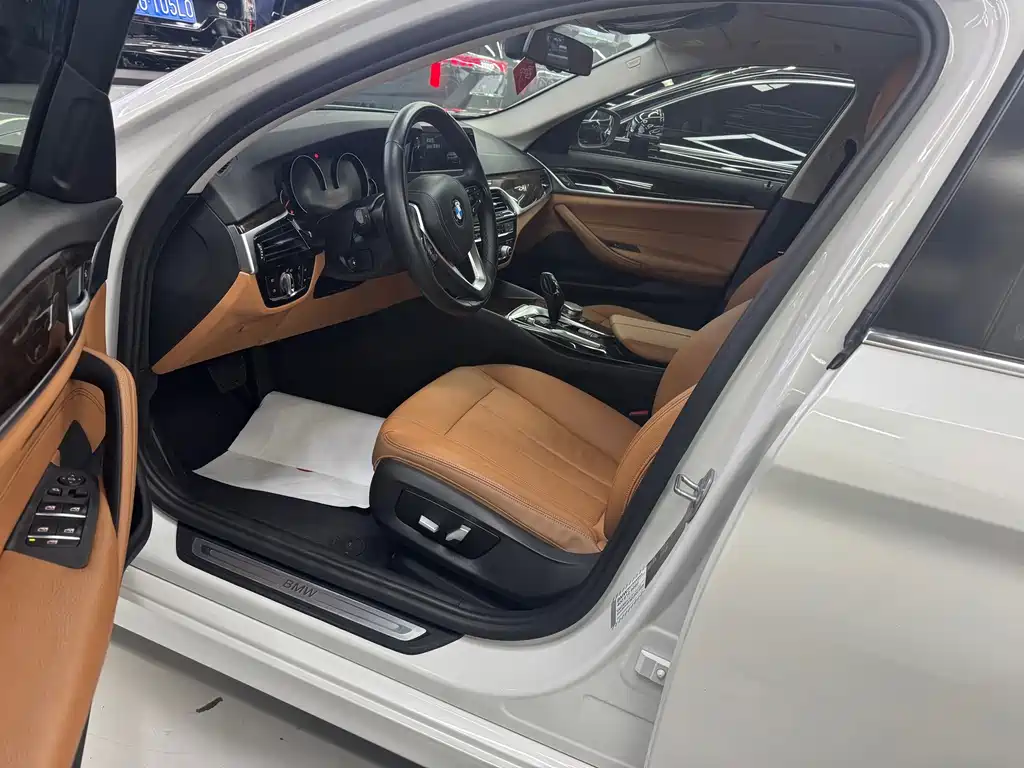 BMW 5 Series — миниатюра 3