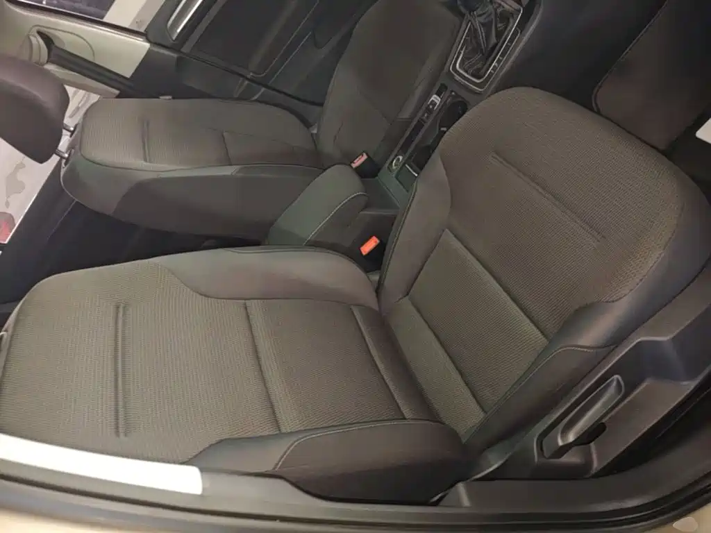 Volkswagen Golf — миниатюра 25