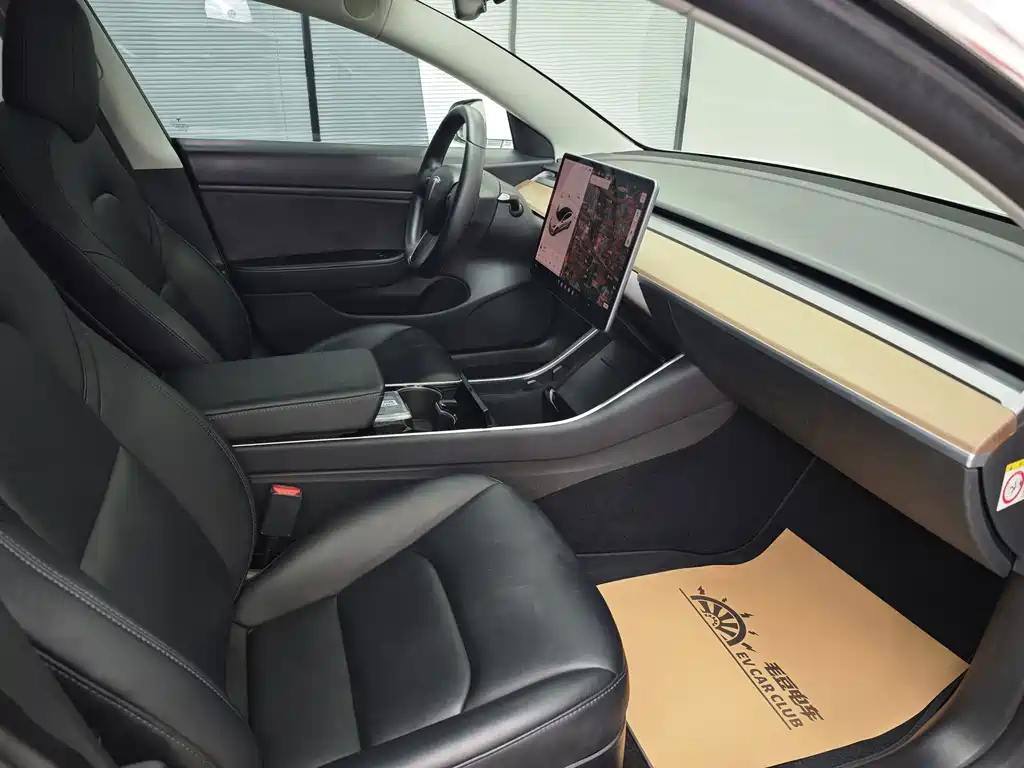 Tesla Model 3 — миниатюра 12