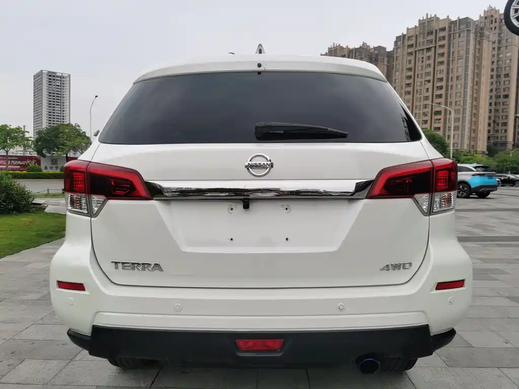 Nissan Terra 2018 2.5L AT Luxury