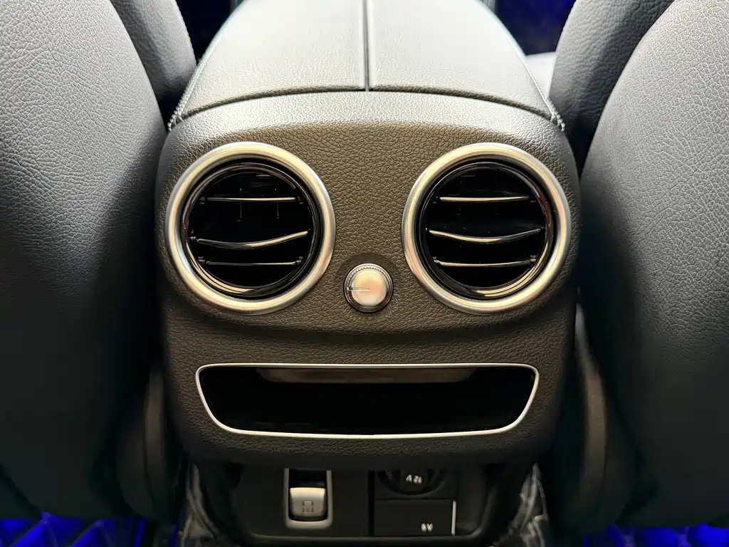 Mercedes-Benz C-Class — миниатюра 17