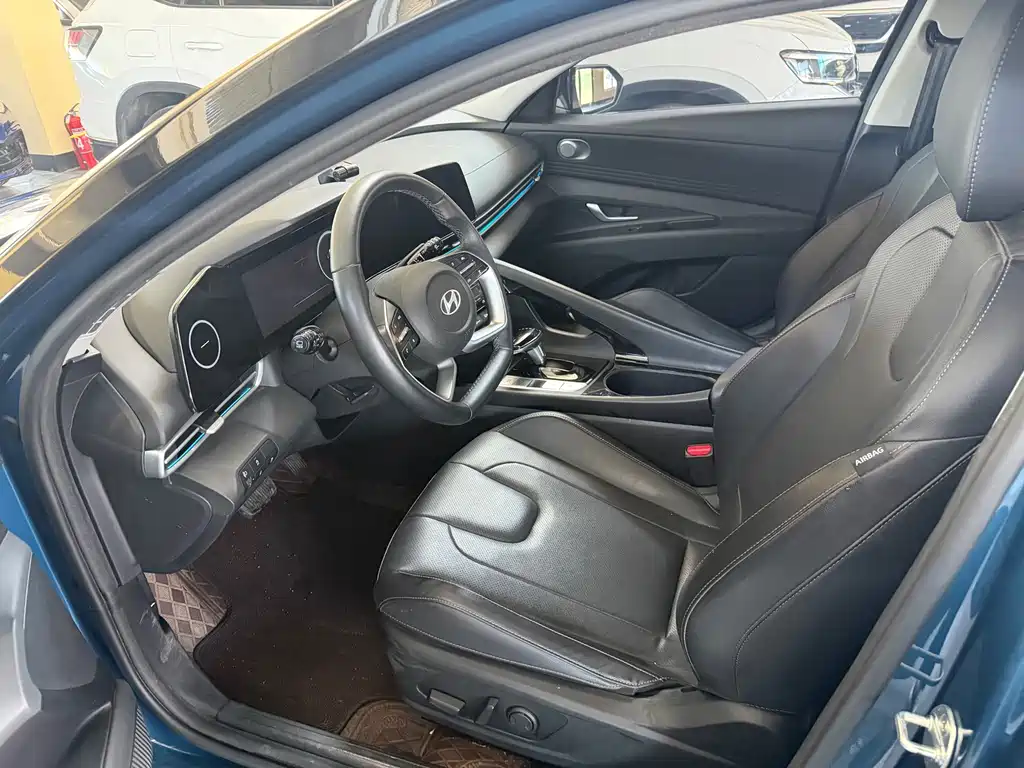 Hyundai Elantra — миниатюра 13
