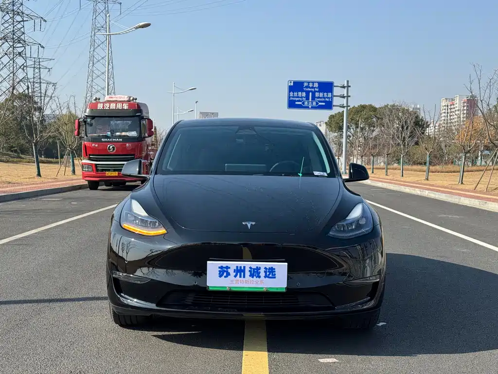 TESLA MODEL Y