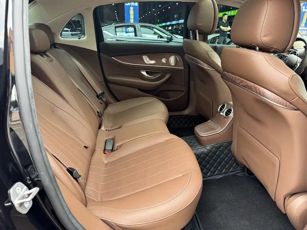 Mercedes-Benz E-Class — миниатюра 9