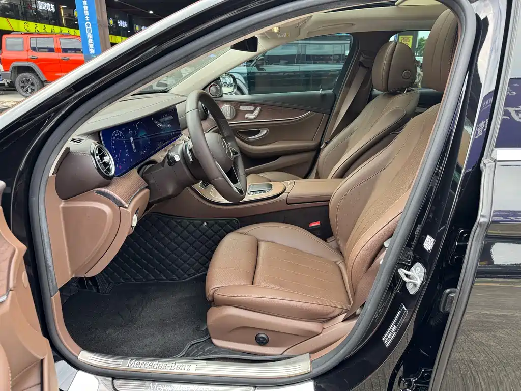 Mercedes-Benz E-Class — миниатюра 8