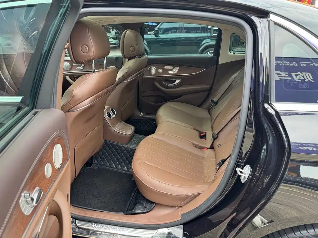 Mercedes-Benz E-Class — миниатюра 11