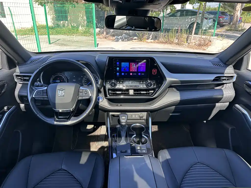 Toyota Crown Kluger — миниатюра 5