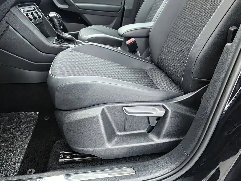 Volkswagen Tiguan L — миниатюра 20