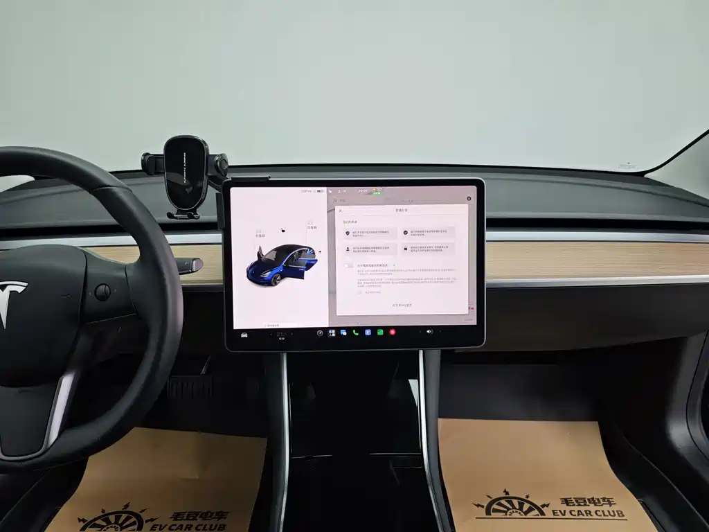 Tesla Model 3 — миниатюра 20