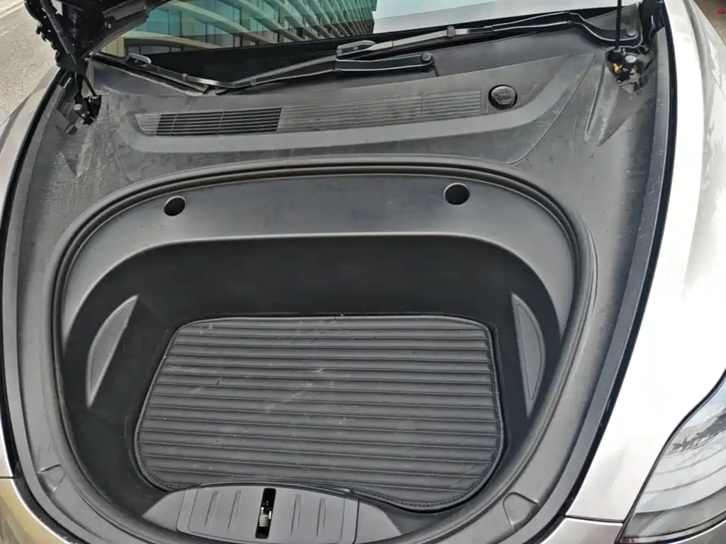 Tesla Model 3 — миниатюра 16