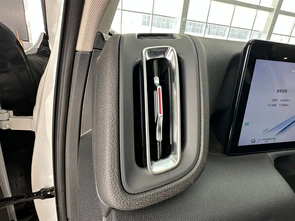 Hongqi Hongqi HS3 PHEV — миниатюра 11