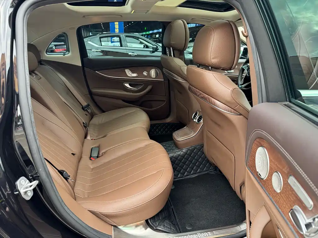 Mercedes-Benz E-Class — миниатюра 10