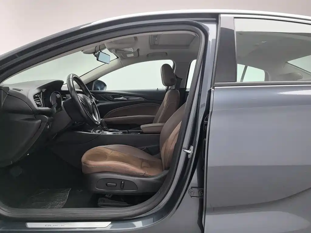 Buick Regal — миниатюра 10