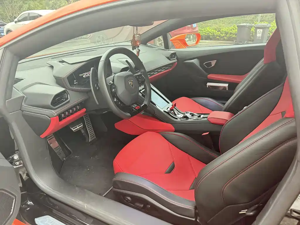 LAMBORGHINI HURACÁN