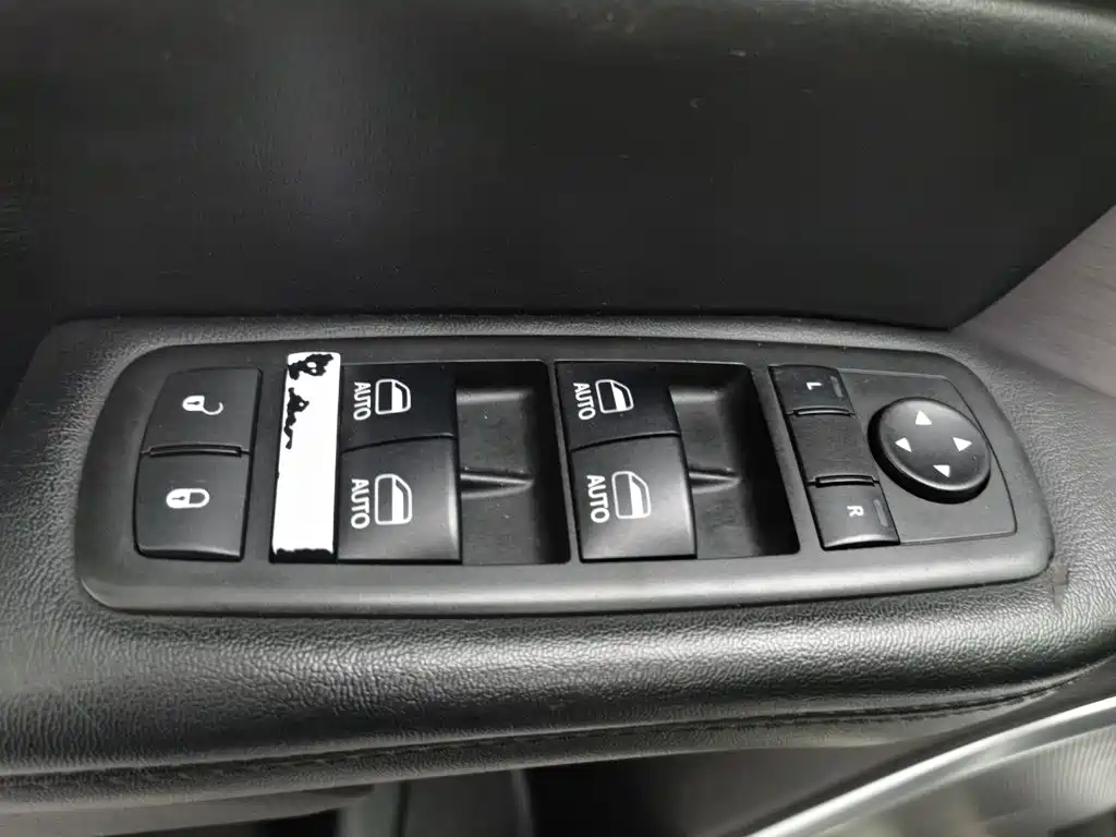 Jeep Commander — миниатюра 9