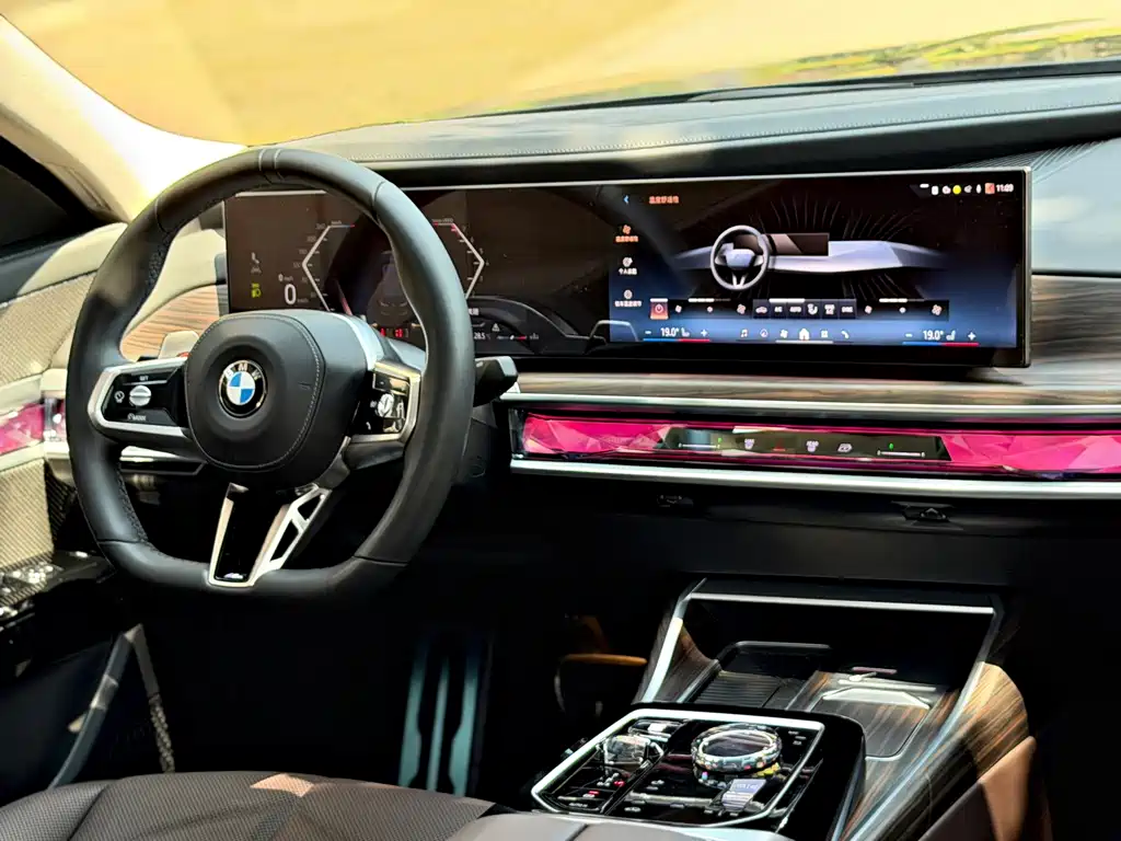 BMW 7 Series — миниатюра 13