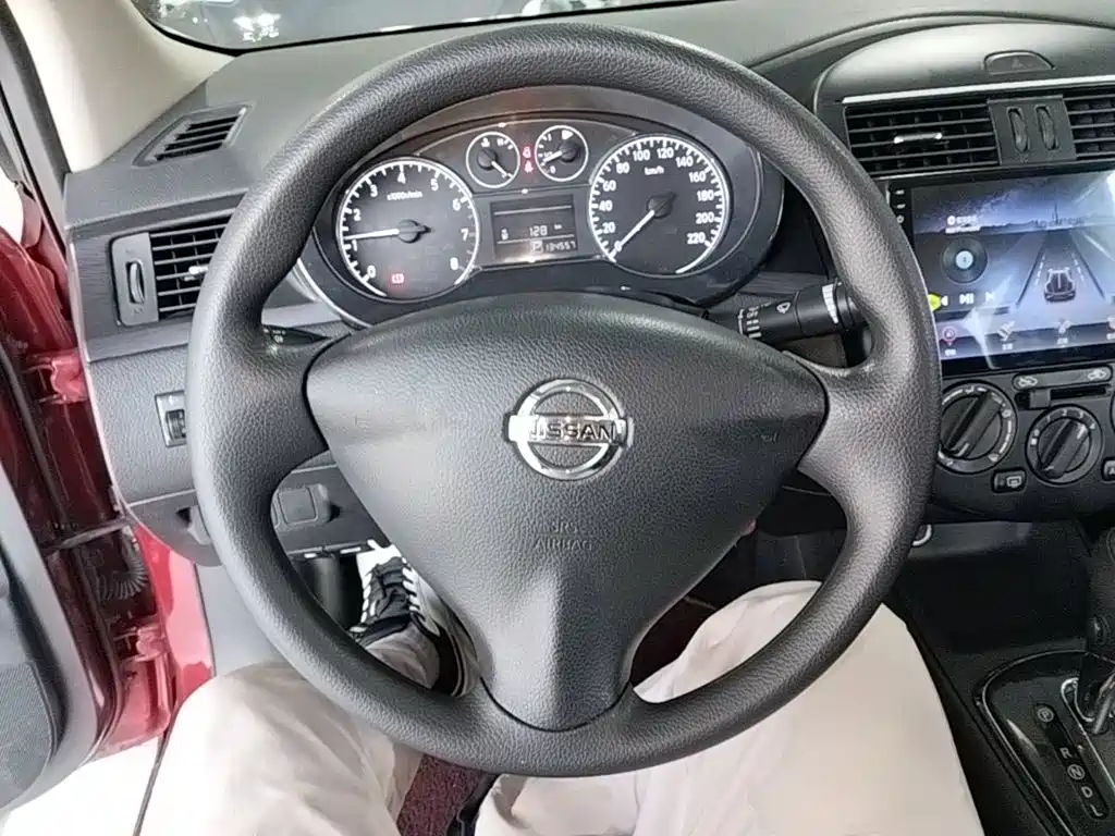 Nissan Tiida — миниатюра 11