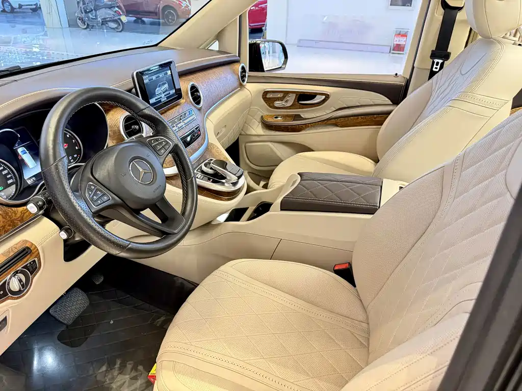 Mercedes-Benz V-Class — миниатюра 2