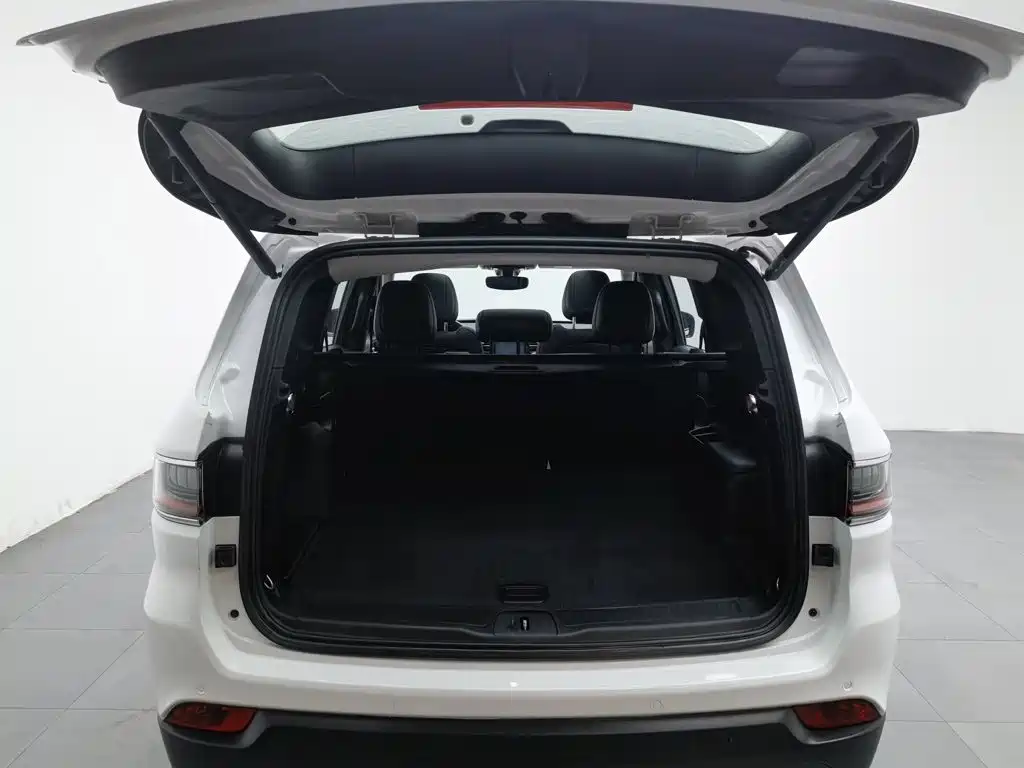 Jeep Commander — миниатюра 16