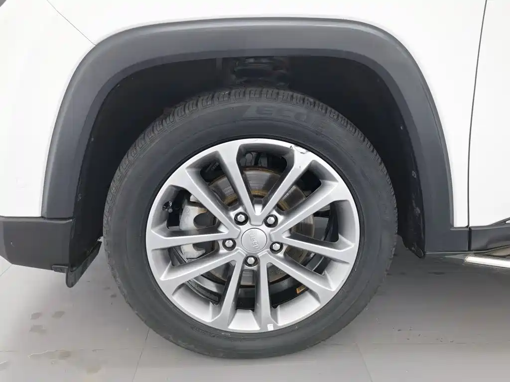 Jeep Commander — миниатюра 17